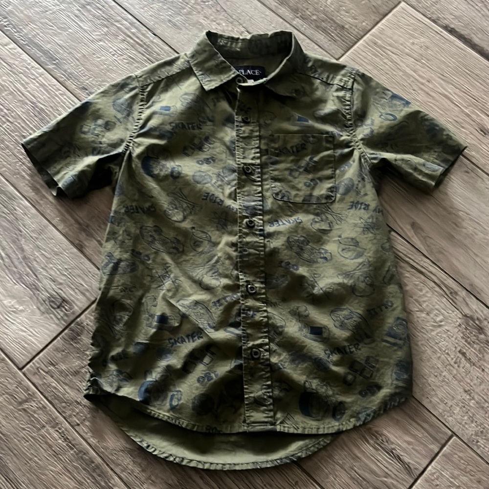 EUC The Children’s Place skater button down, sz 7/8